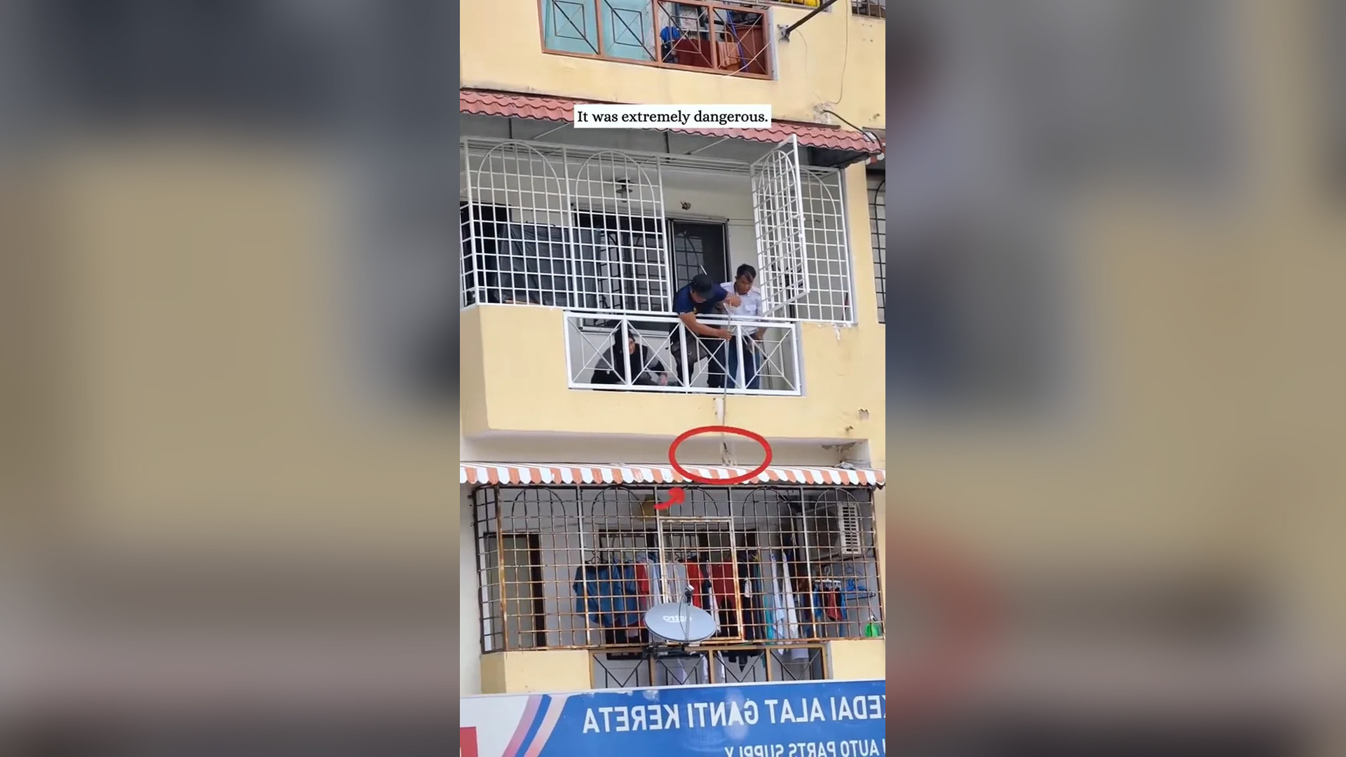 B0806004_Cat Was Stuck In Dangerous Place Until Someone Saved It #catrescue #animalrescue